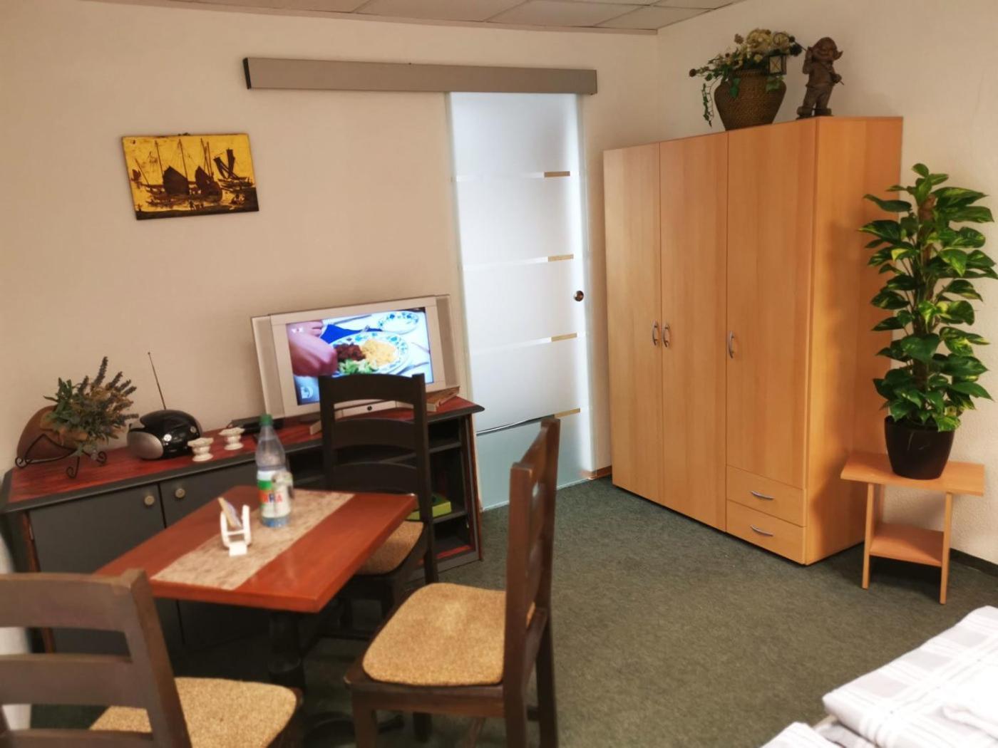 Gaestezimmer- Und Ferienzimmer Am Gewoelbekeller Meißen Buitenkant foto