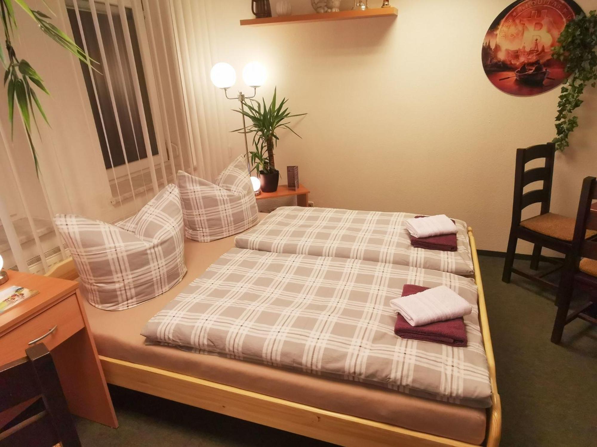 Gaestezimmer- Und Ferienzimmer Am Gewoelbekeller Meißen Buitenkant foto